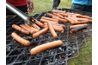 Hot-dogs peuvent être parachevées sur le gril pour fournir la saveur.