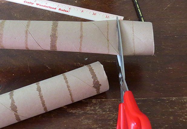 Coupez les tubes de papier en fonction du papier.