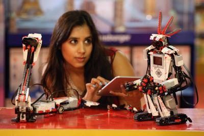 Utilisation d'une tablette pour contrôler robots Lego Mindstorms EV3 en magasin