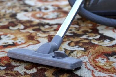 Passez l'aspirateur sur votre tapis en laine hebdomadaire à enlever et à élaborer fibres lâches