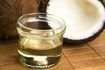 L'huile de coco est une huile douce, à base de plantes qui a des propriétés nutritives et médicinales.